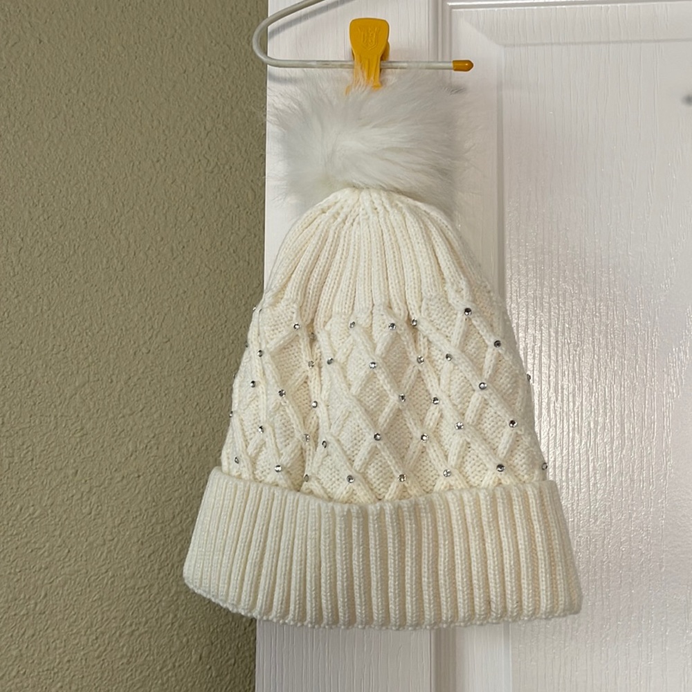 Women’s Beenie Hat with Faux Fur Pom Pom.